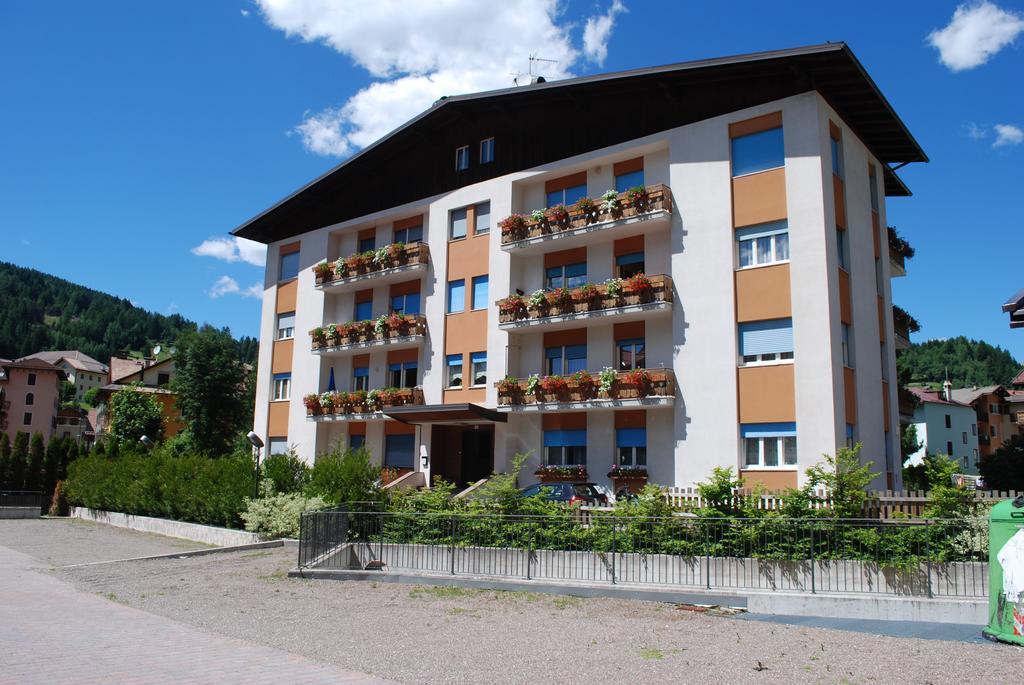 Condominio Zorzi Moena Eksteriør billede